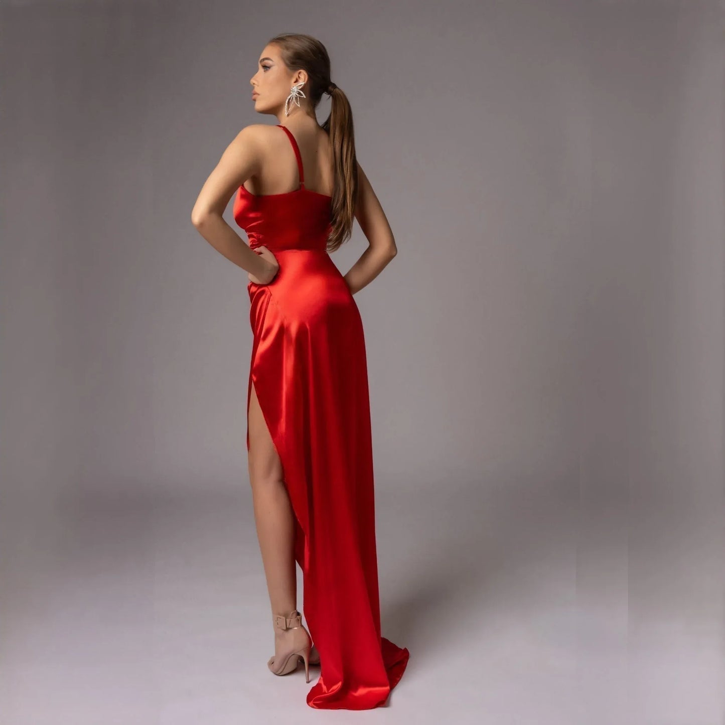Rochie lunga rosie din satin Be that girl