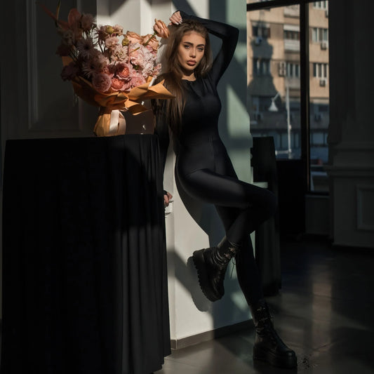 Salopeta dama neagra din lycra modelatoare cu maneca tip manusa AfterParty