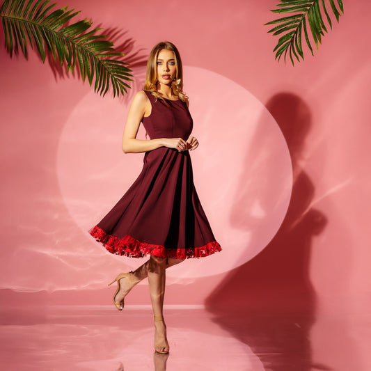 Rochie midi bordo cu fusta clos si volan din dantela Ruby