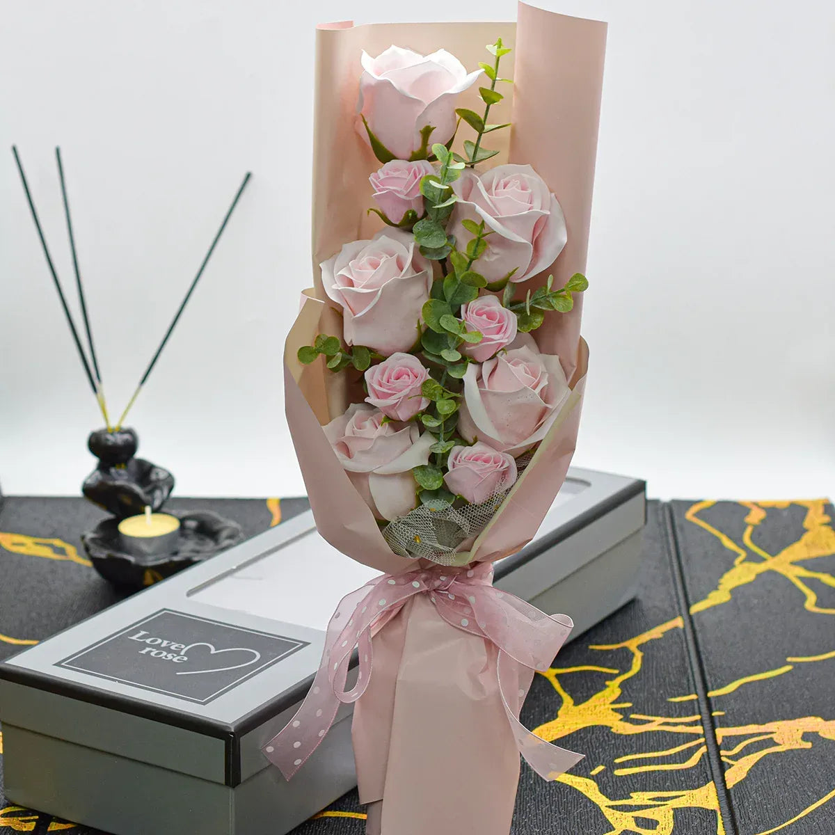 Aranjament floral elegant, flori de sapun, D4060, Roz - 221.ro