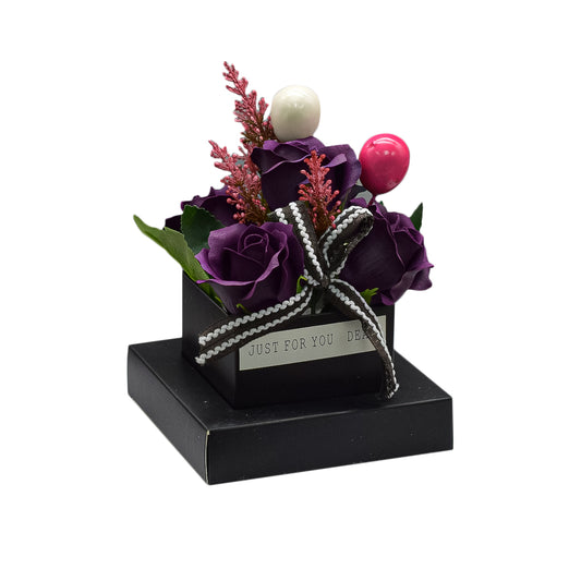 Aranjament floral elegant, flori de sapun, D4077, Mov