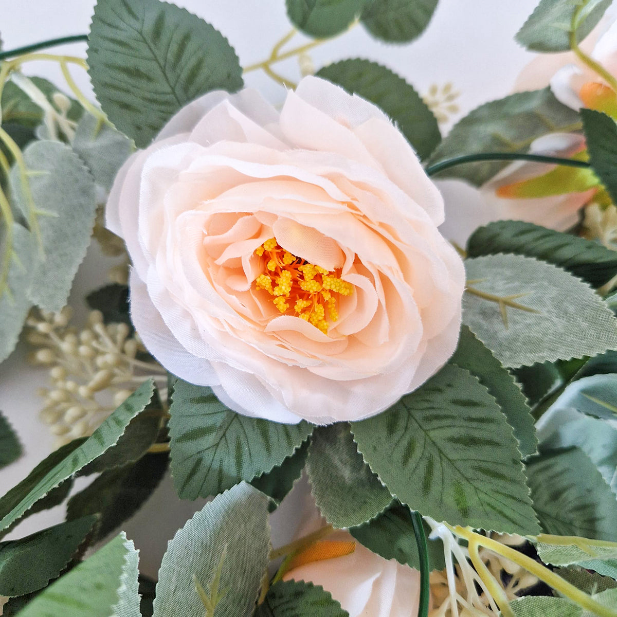 Planta artificiala curgatoare cu flori, Naimeed D4866, Roz Deschis, 2m