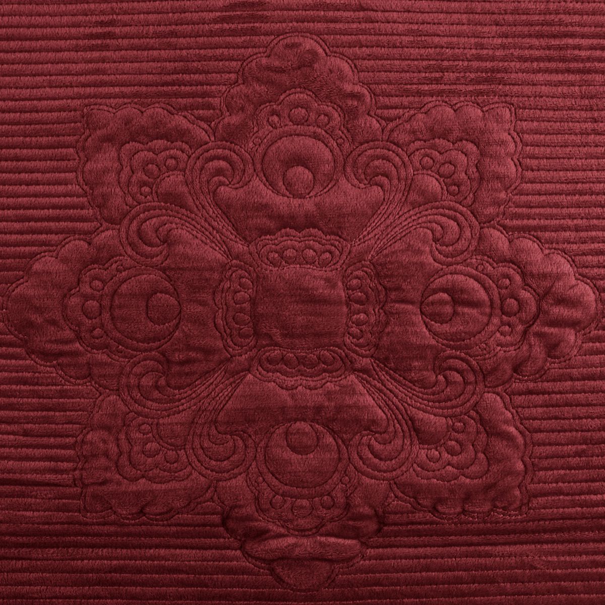 Cuvertura Canapea, Naimeed D4893L, 70x240cm, poliester, pufoasa, matlasata, Visiniu