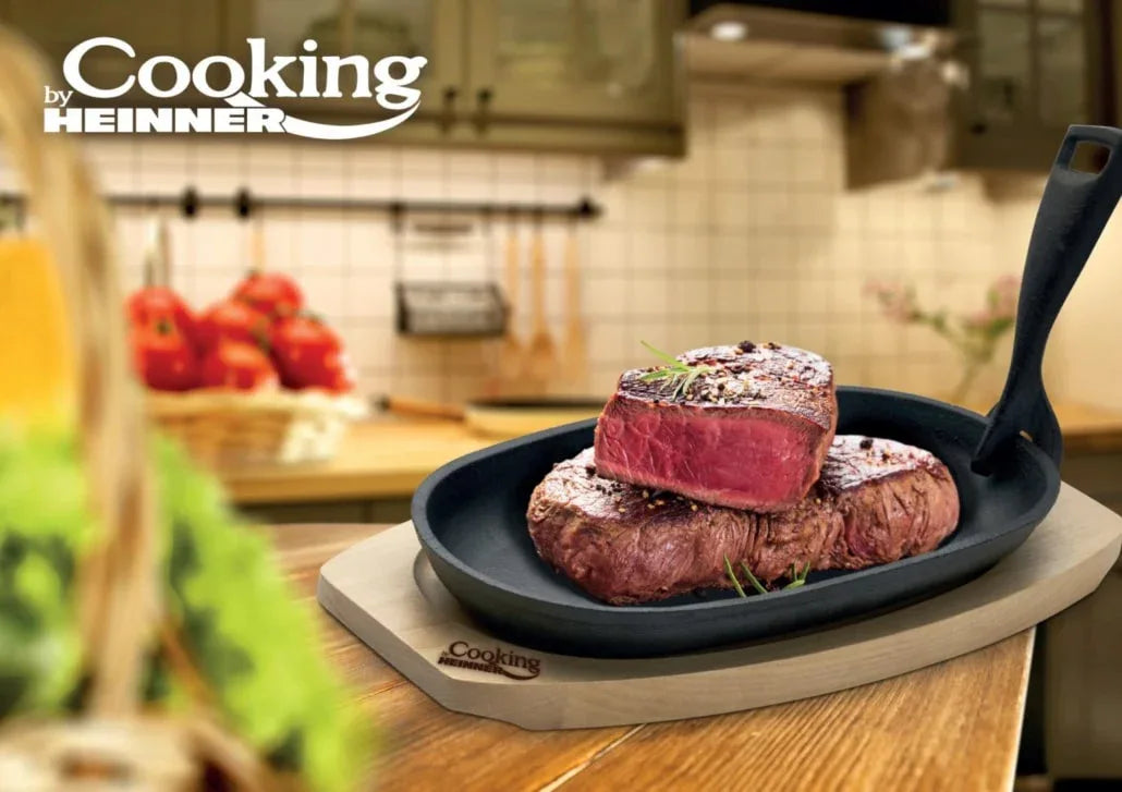 Platou oval din fontă 24x14 cm pentru servire, cu mâner detașabil și suport din lemn HEINNER / DCN65356 - 221.ro