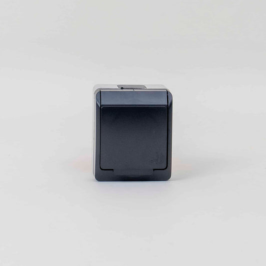 Priza simpla cu capac negru HERMES, 16A/250, IP44 / ELPL-0324-07
