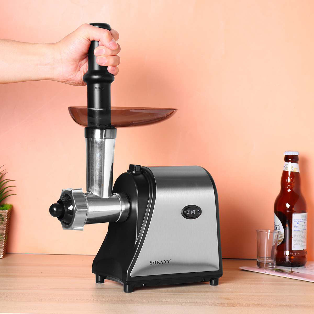 Masina de tocat Sokany SK-093, 1500W, Accesoriu carnati, 2 site, Cutit Inox, Functie Reverse, Negru/Inox
