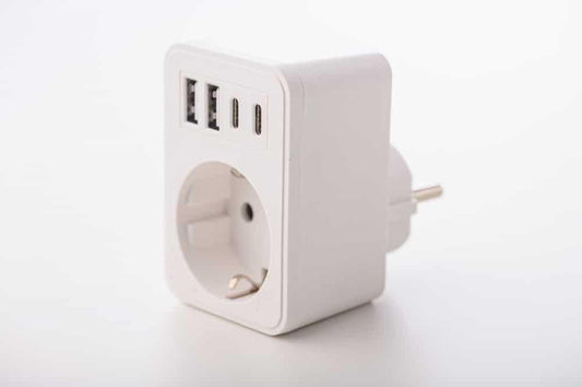Adaptor simplu 1xSchucko, USB 2xtipA+2xtipC, 16A, 250W, alb Strohm / SM-A-CGZB1U1 - 221.ro