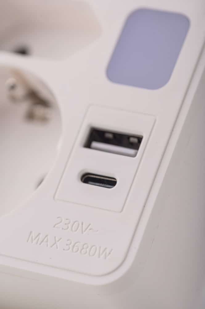 Adaptor dublu cu lumina veghe, 1xSchucko+1xEuro, USB 1xA+1xC, 16A, 250V alb Strohm / SM-A-CGZB2LU1