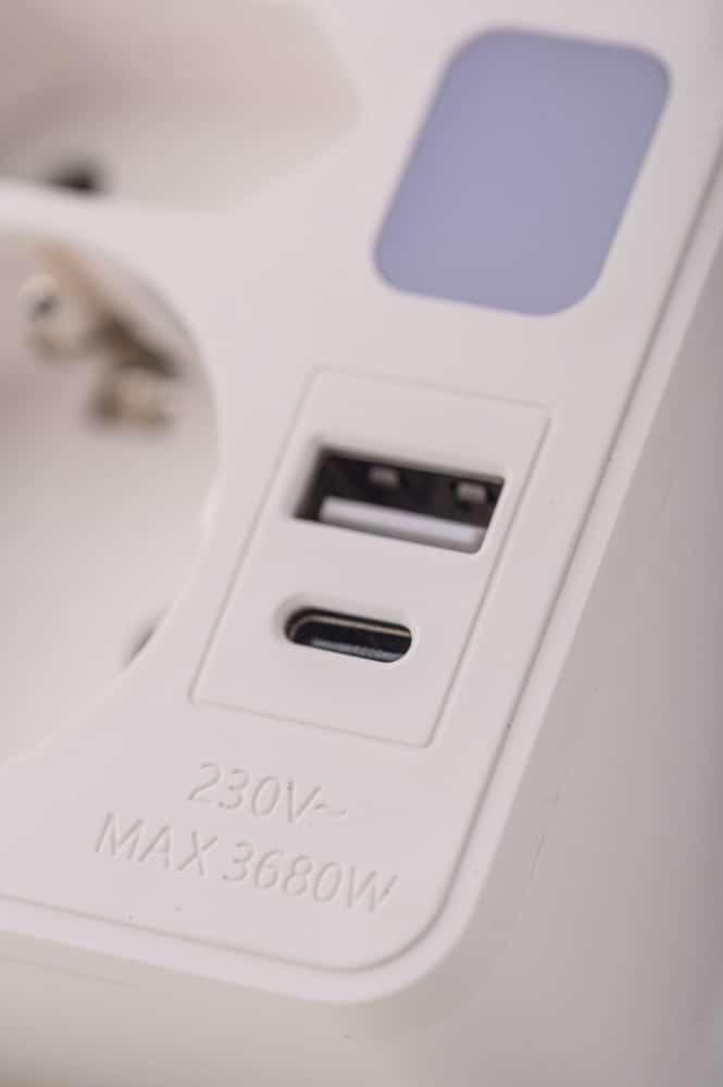 Adaptor dublu cu lumina veghe, 1xSchucko+1xEuro, USB 1xA+1xC, 16A, 250V alb Strohm / SM-A-CGZB2LU1 - 221.ro