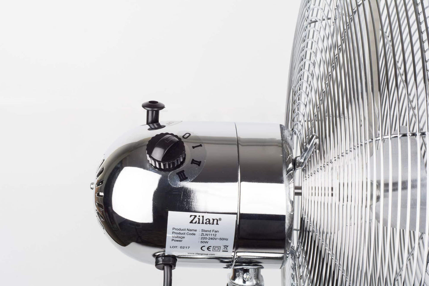 Ventilator inox cu picior, putere 50 W, cu 3 trepte de viteza, oscilatie automata, debit 6000mc/h, maner pentru transport facil, 4 pozitii de ajustare pe verticala, inaltime reglabila 88-120 cm / ZLN-1112 - 221.ro