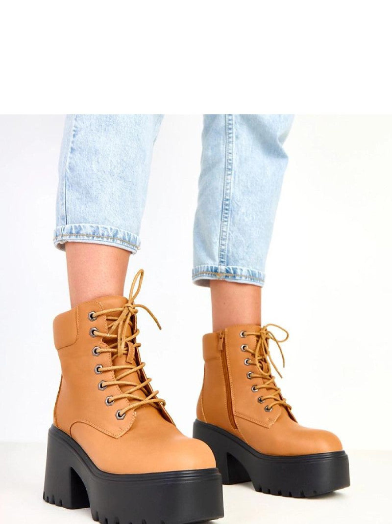 Botine cu toc Solea, Model 217927, Maro - material imitație de piele Footbed pânză Înălţimea carâmbului 12 cm Înălţimea tocului 9 cm Înălţimea platformei 5 cm