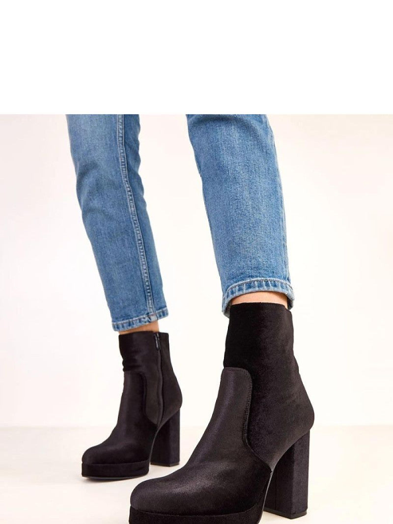 Botine cu toc Solea, Model 220581, Negru - material piele artificiala piele Footbed pânză Înălţimea carâmbului 14 cm Înălţimea tocului 11 cm Înălţimea platformei 2 cm