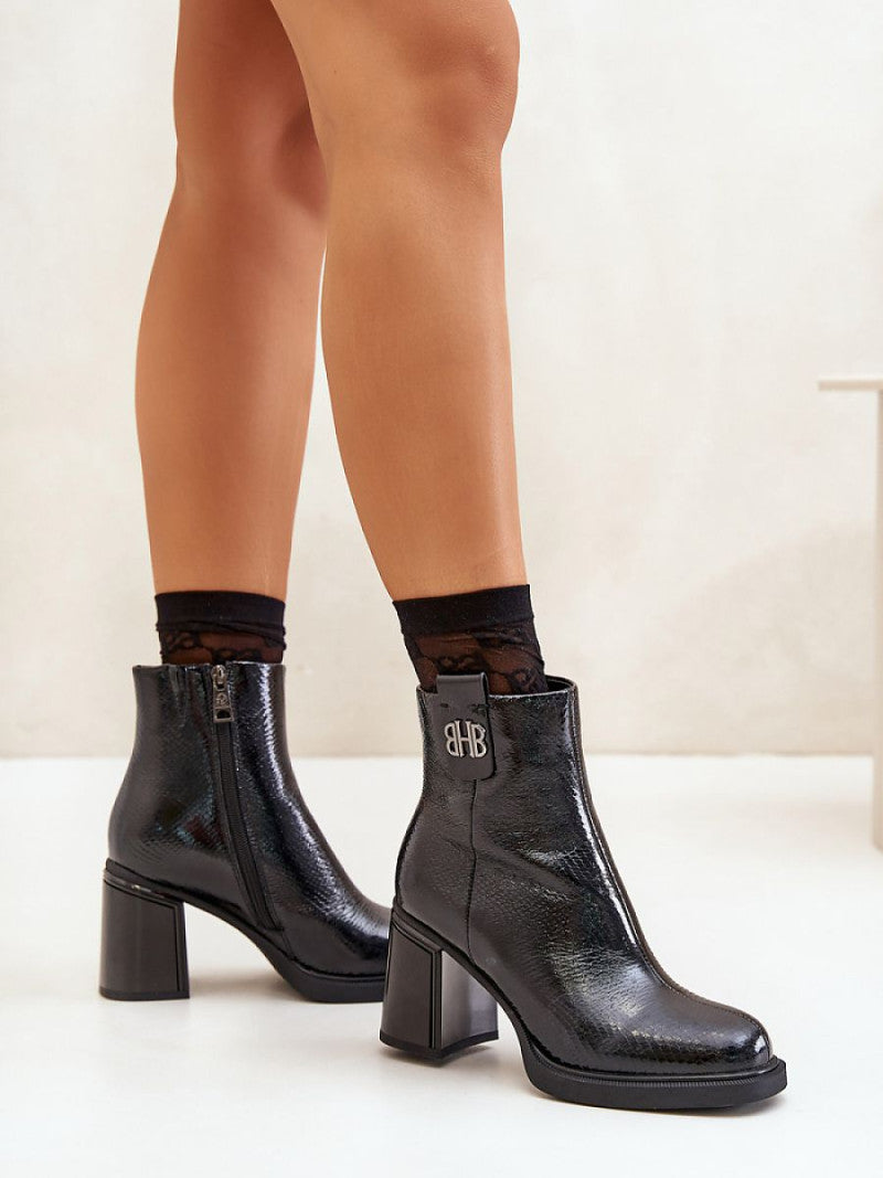 Botine cu toc Step in style, Model 200097, Negru - material piele naturala Căptușeală pătură de pantofi Footbed pătură de pantofi Înălţimea carâmbului 13 cm Înălţimea tocului 8 cm