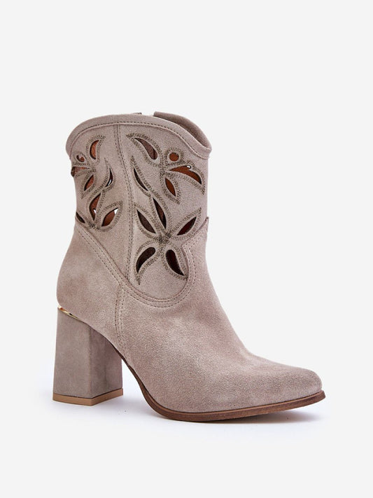 Botine cu toc Step in style, Model 201757, Bej - material piele naturală de căprioară Footbed piele naturala Înălţimea carâmbului 16 cm Înălţimea tocului 8.5 cm