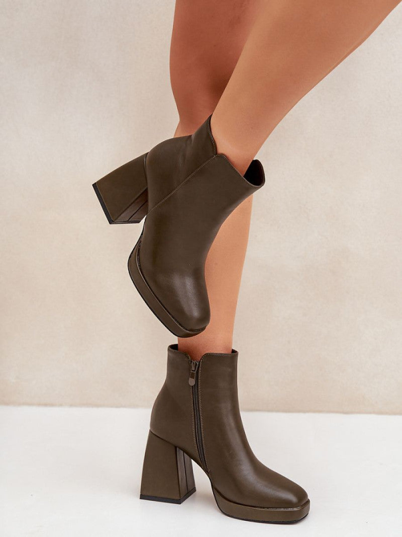 Botine cu toc Step in style, Model 204677, Verde - material imitație de piele Căptușeală pătură de pantofi Footbed pătură de pantofi Înălţimea carâmbului 11.5 cm Înălţimea tocului 9.5 cm Înălţimea platformei 5.5 cm