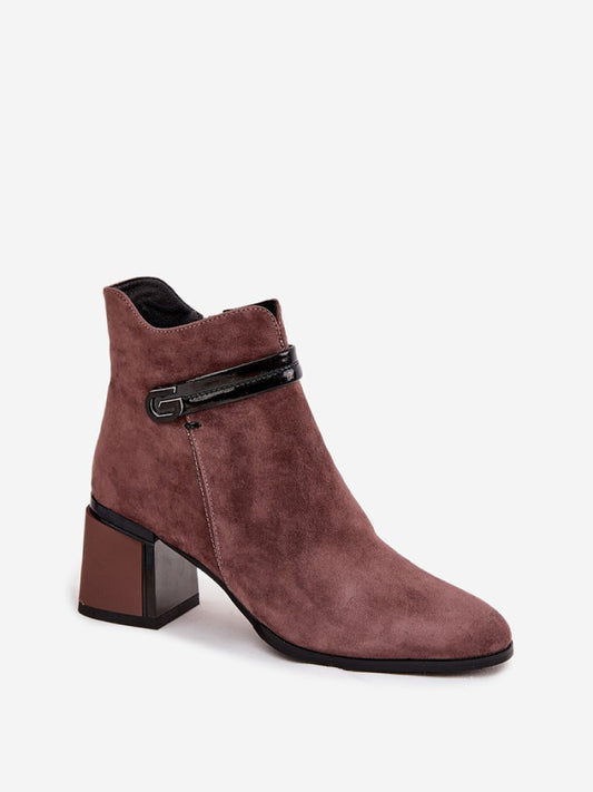 Botine cu toc Step in style, Model 220198, Maro - material piele naturală de căprioară Căptușeală pătură de pantofi Footbed pătură de pantofi Înălţimea carâmbului 12 cm Înălţimea tocului 7 cm
