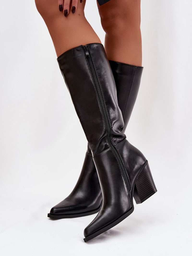 Cizme cu toc Step in style, Model 221156, Negru - material imitație de piele Căptușeală pătură de pantofi Footbed imitație de piele Înălţimea carâmbului 35.5 cm Înălţimea tocului 8 cm