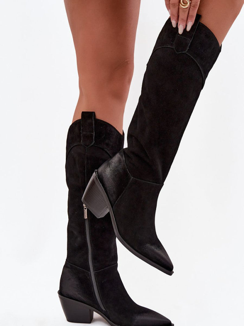 Cizme cu toc Step in style, Model 221160, Negru - material piele naturală de căprioară Căptușeală pătură de pantofi Footbed pătură de pantofi Înălţimea carâmbului 39.5 cm Înălţimea tocului 6.5 cm