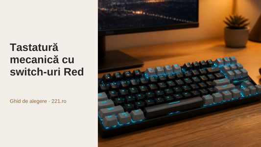 Tastatură mecanică cu iluminare LED pe un birou