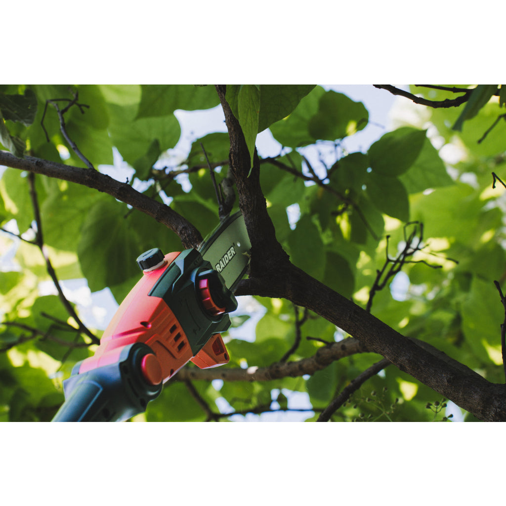 Raider R20 Fierastrau telescopic cu lant si capat gard viu 2 in 1 20V 200mm 2Ah RDP-PSHT20