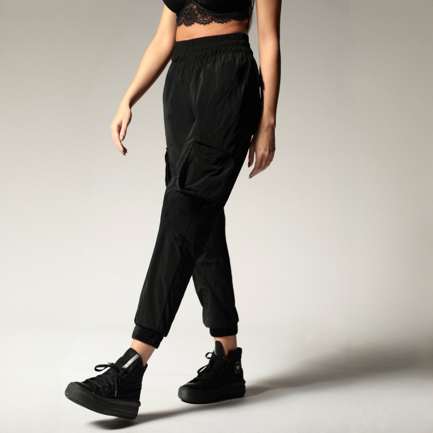 Pantaloni dama negri cu buzunare aplicate Cargo