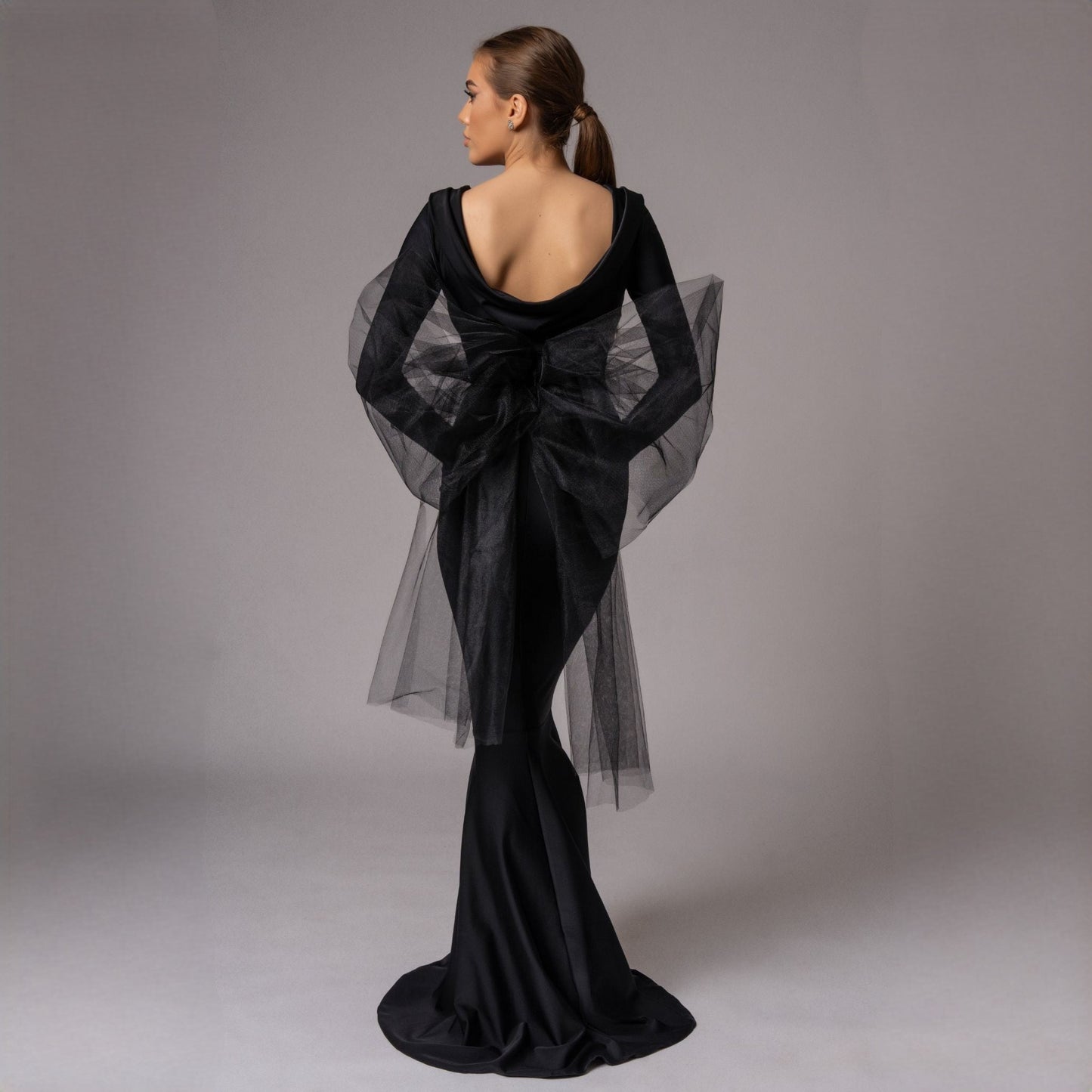 Rochie neagra sirena cu funda supradimensionata din tulle Celine