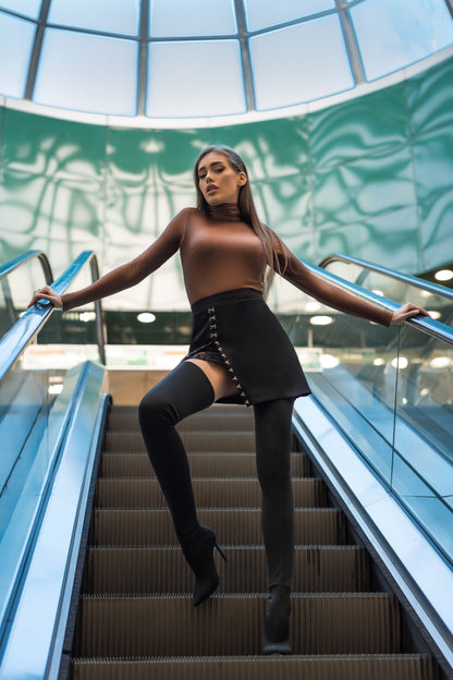 Fusta scurta cu copci metalice si insertie din dantela Backstage Lace