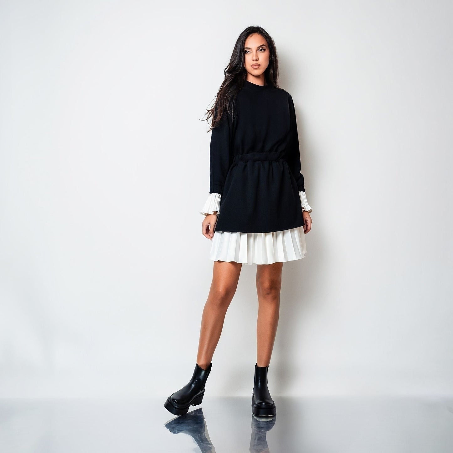 Rochie hanorac cu insertii din tafta de matase plisata Alb/Negru Retro Please