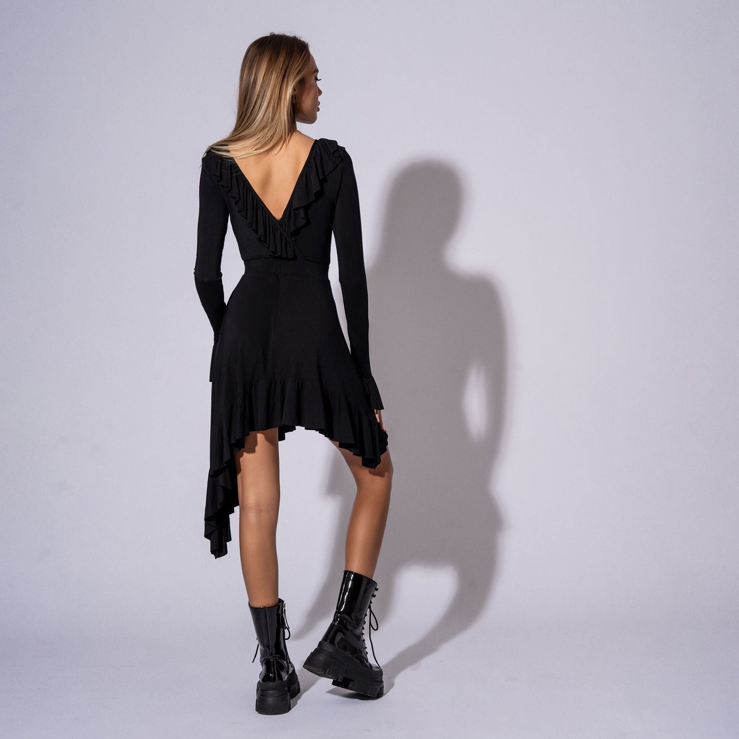 Rochie neagra asimetrica cu volane si maneca lunga Glow