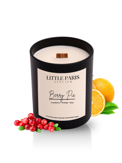 Lumânare parfumată Berry Pie - Merișoare • Portocale • Pere Lumânare parfumată