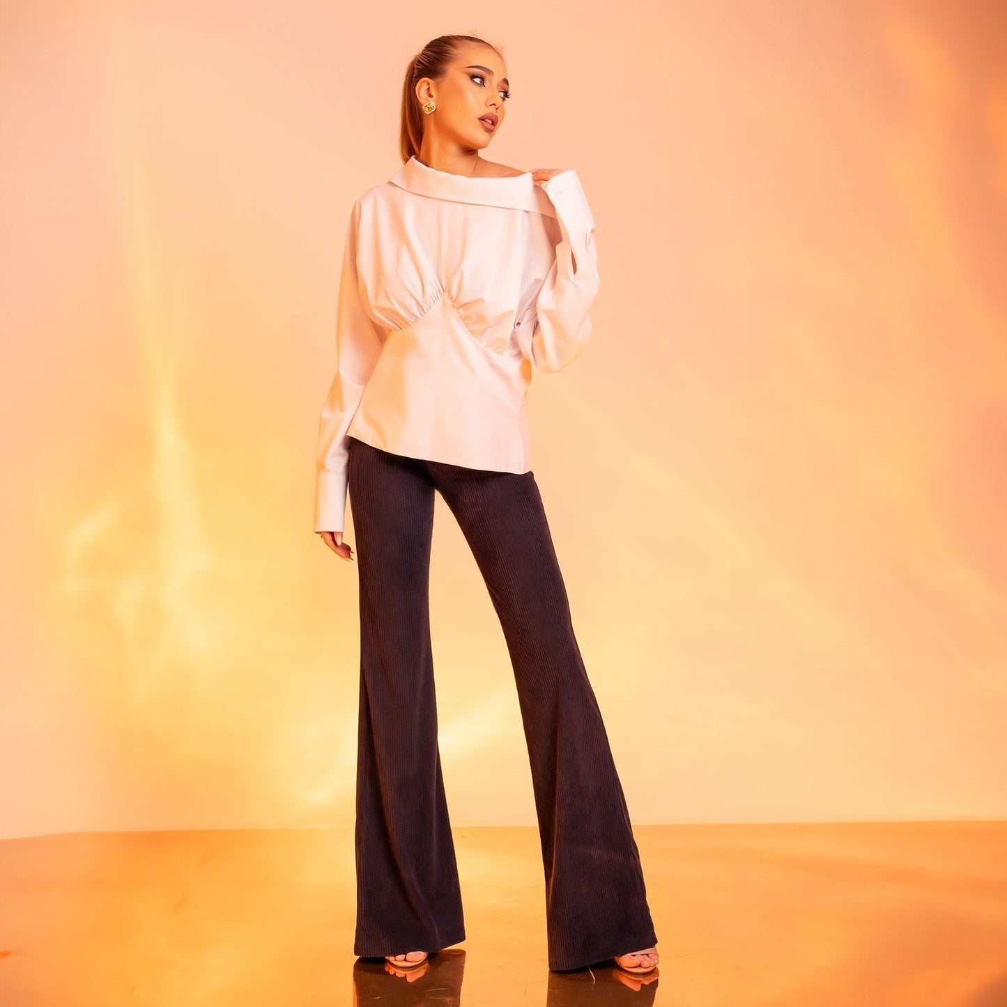 Camasa feminina din poplin cu nasturi la spate si talie marcata