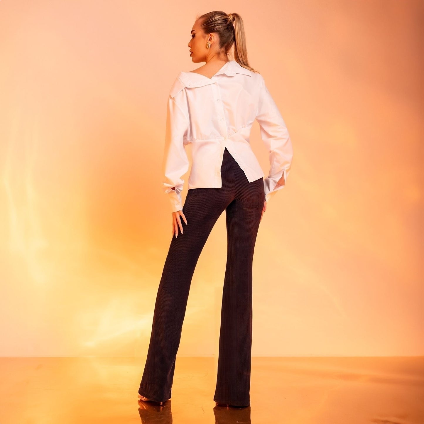 Camasa feminina din poplin cu nasturi la spate si talie marcata