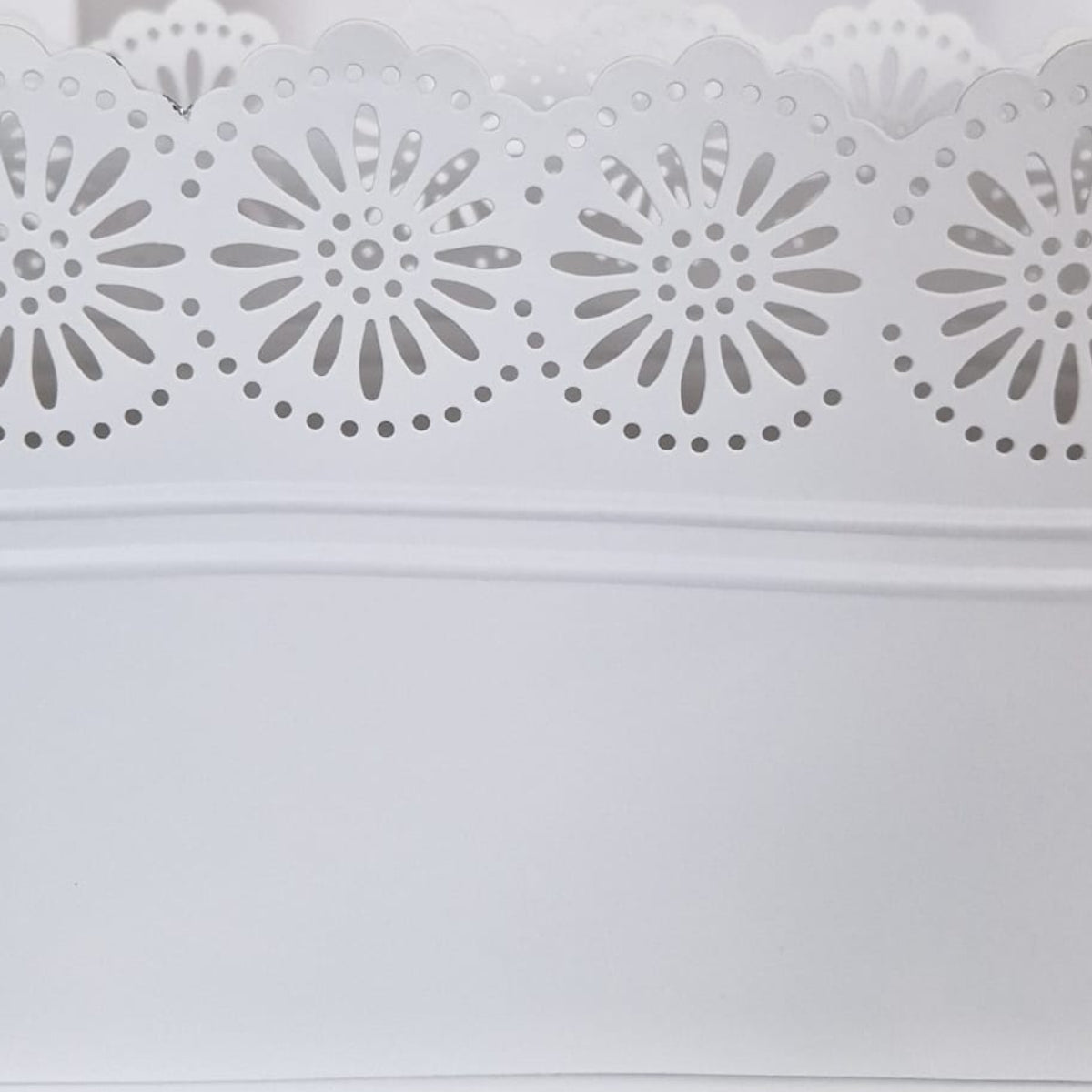 Vas decor din metal, Naimeed D2602, Alb, 130x275x135mm
