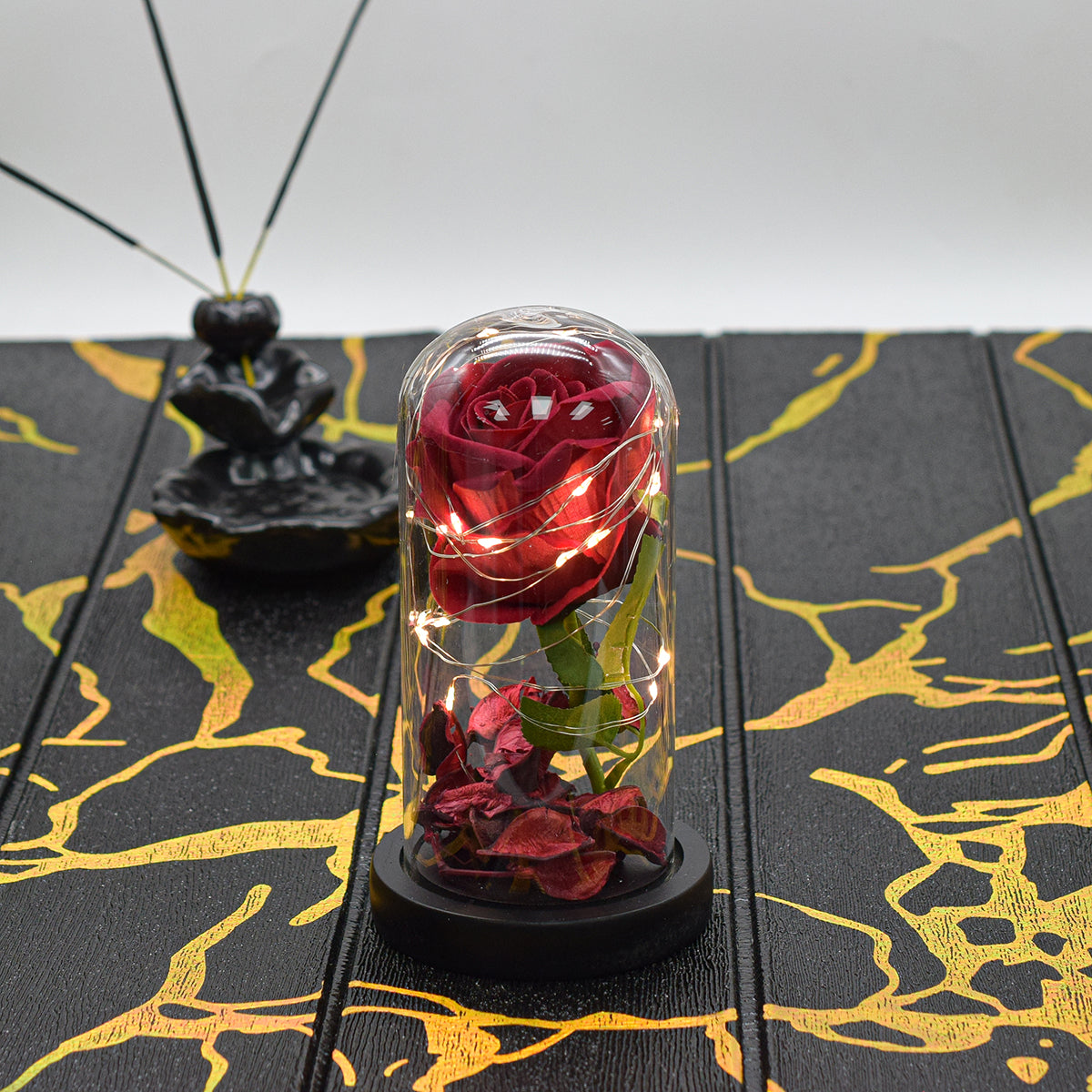 Aranjament floral in cupola de sticla, lumina Led, D4013, Rosu