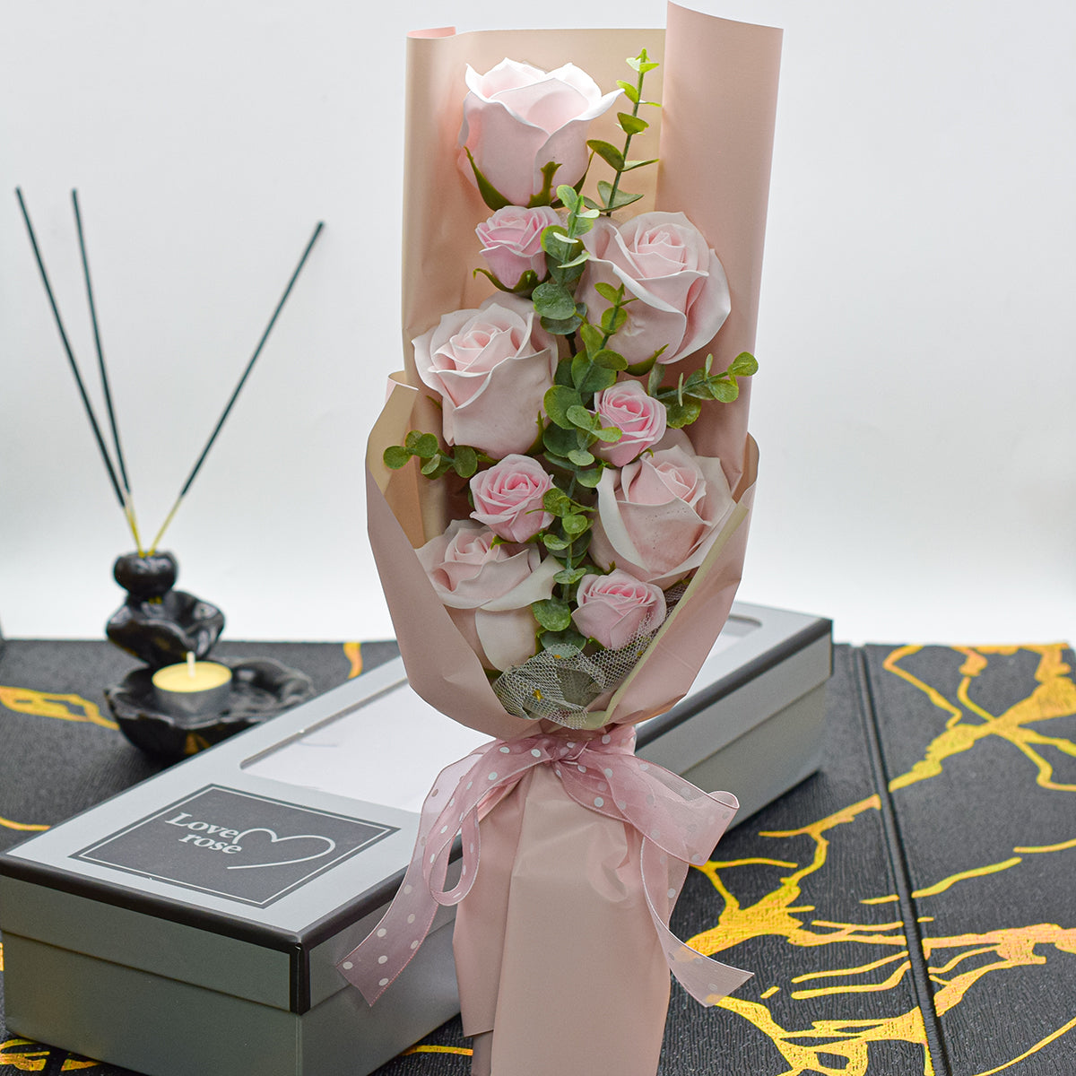 Aranjament floral elegant, flori de sapun, D4060, Roz