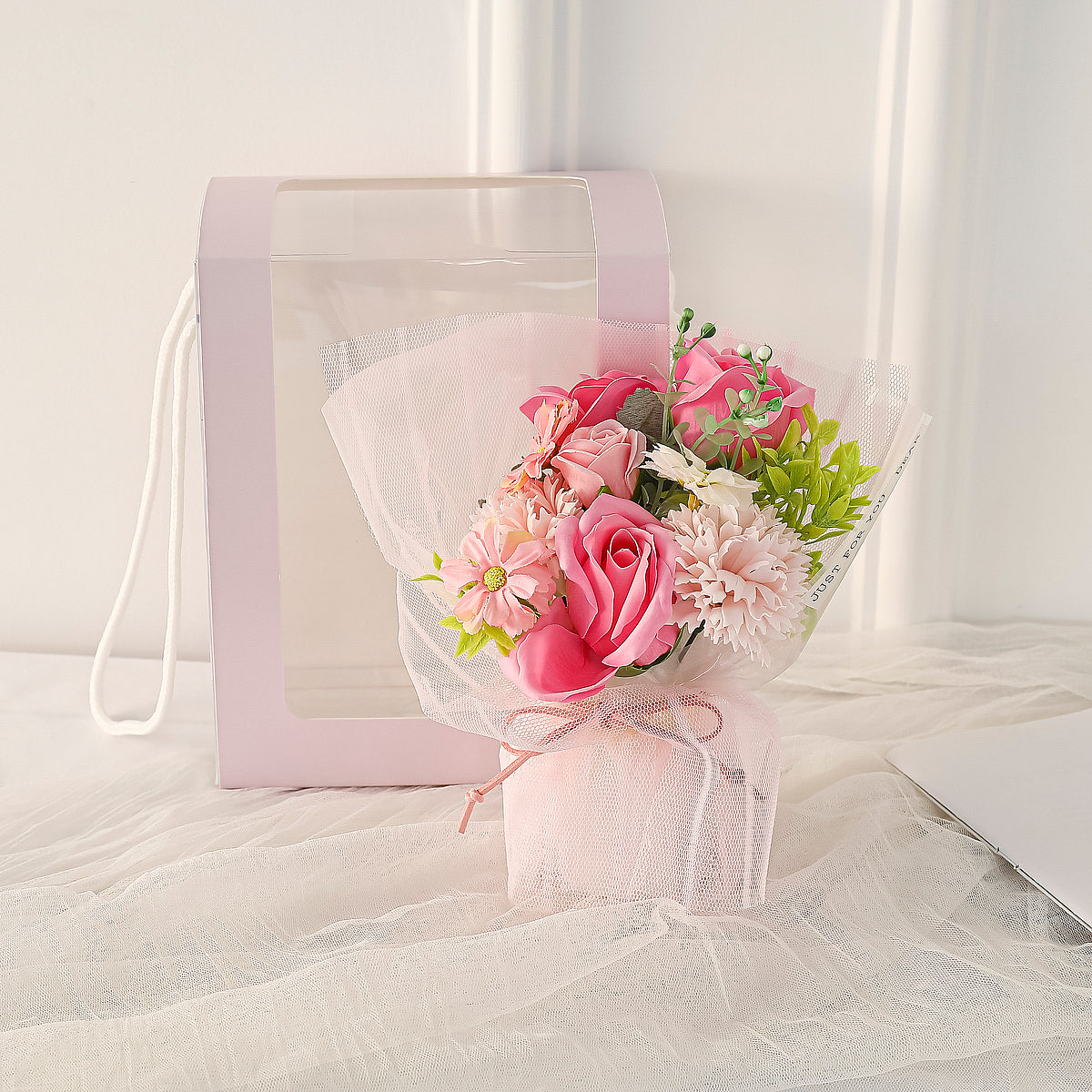 Aranjament floral elegant, flori de sapun, D4063, Roz