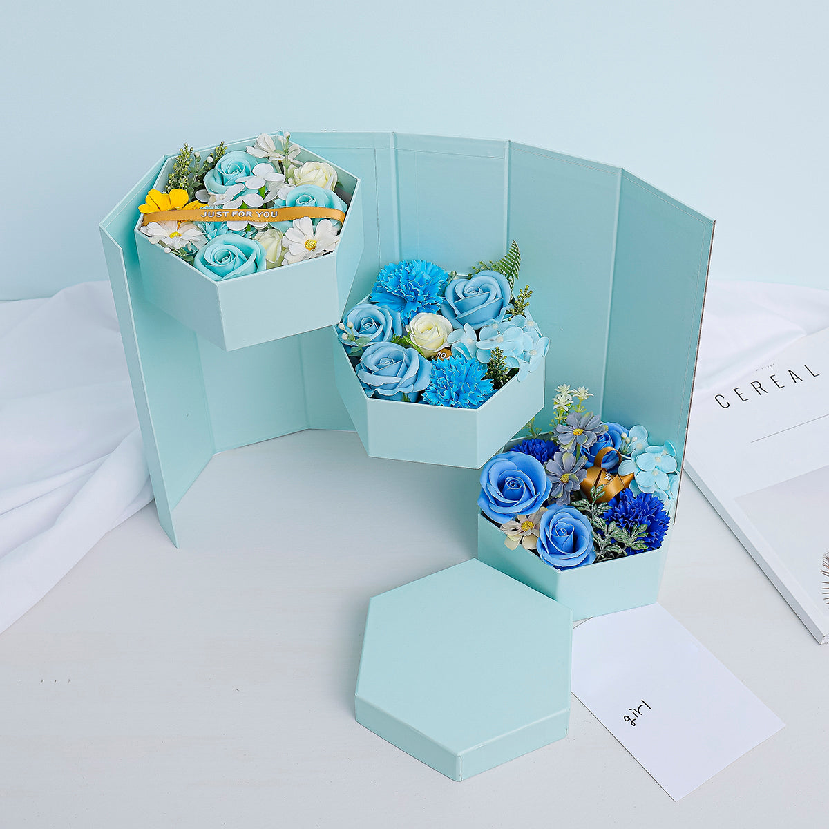 Aranjament floral elegant, flori de sapun, D4067, Blue