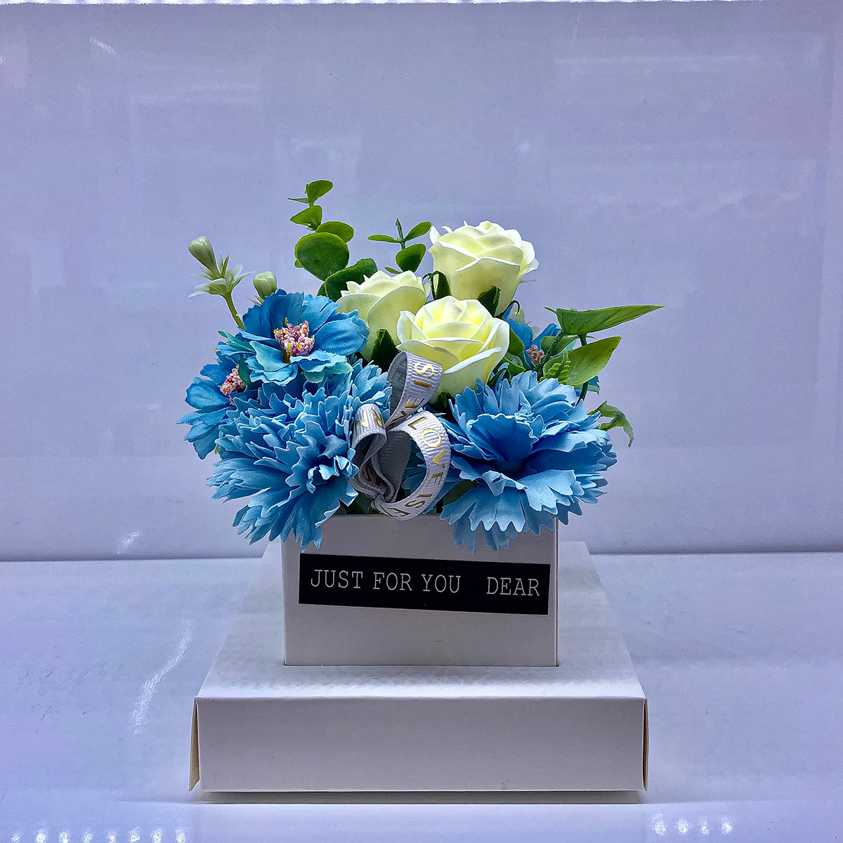 Aranjament floral elegant, flori de sapun, D4069, Blue