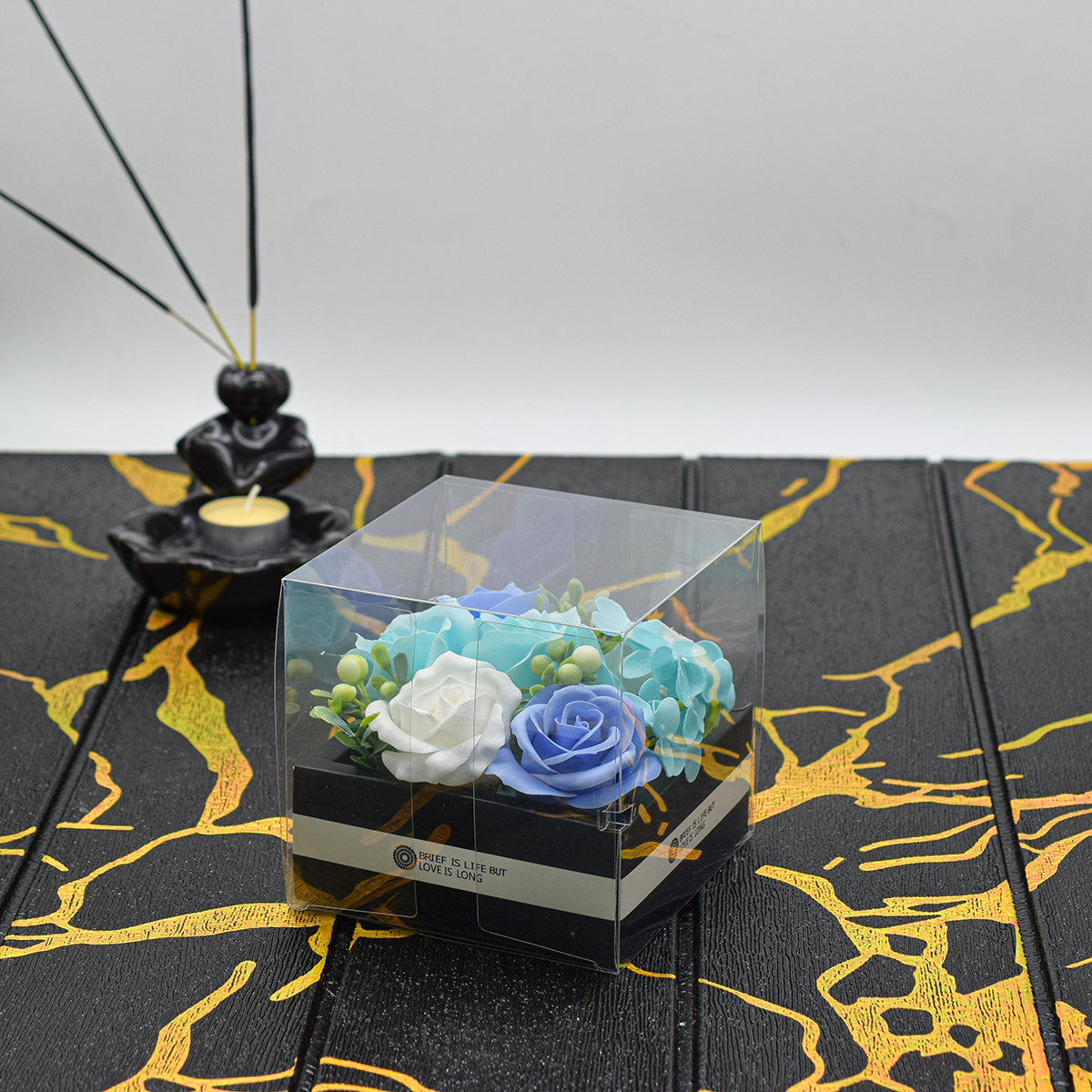 Aranjament floral elegant, flori de sapun, D4070, Blue