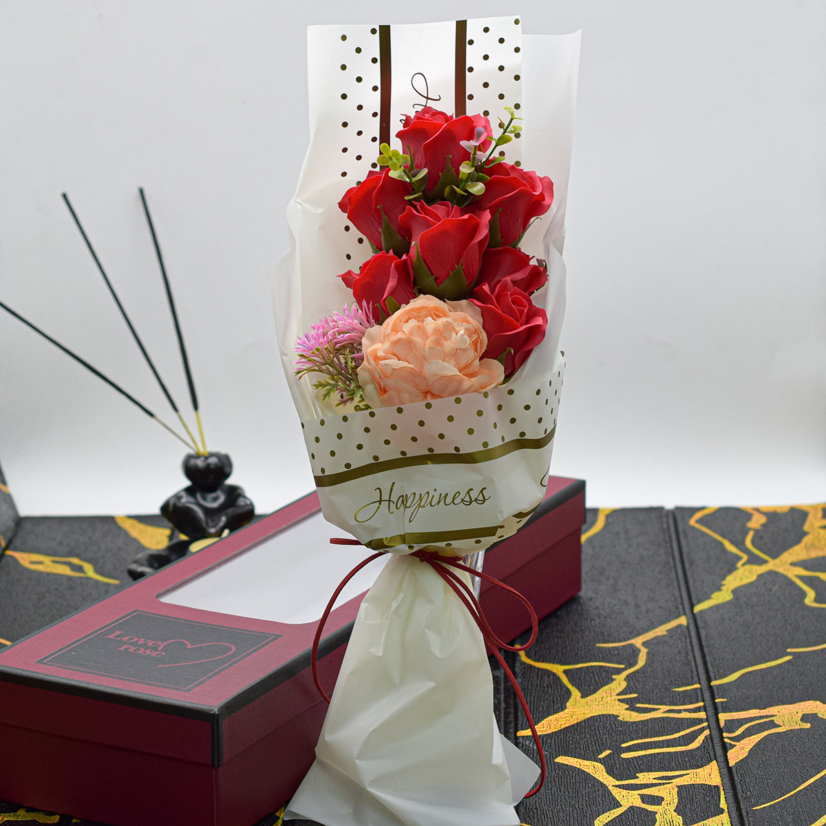 Aranjament floral elegant, flori de sapun, D4083, Rosu