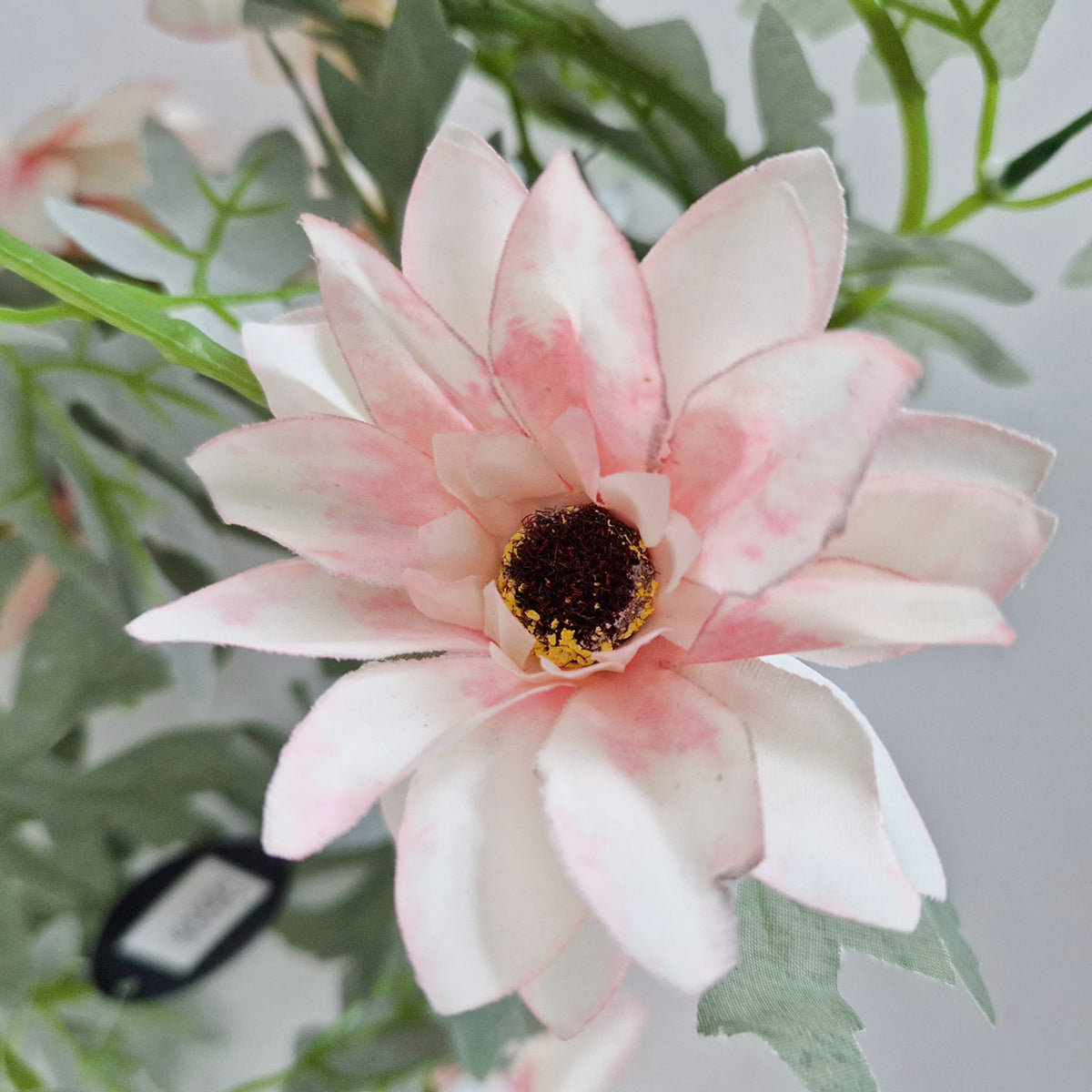 Planta artificiala curgatoare, Naimeed D5006, Roz-Alb, 1.7m