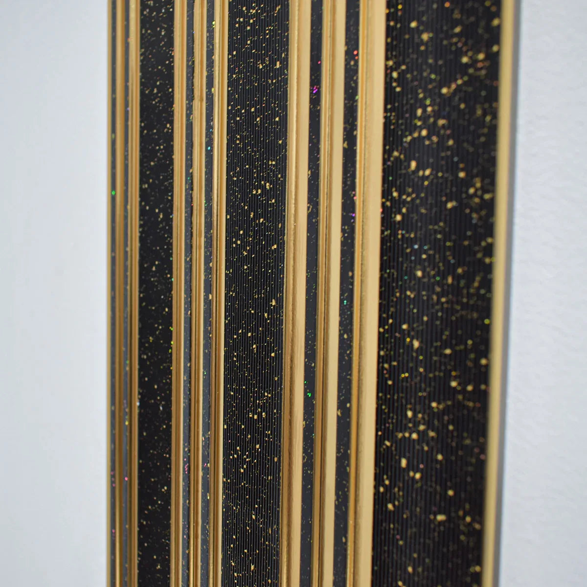 Set 5 panouri decorative, riflaj, polimer rigid, Naimeed D5504, 270x30x0.5cm, Negru/Auriu - 221.ro