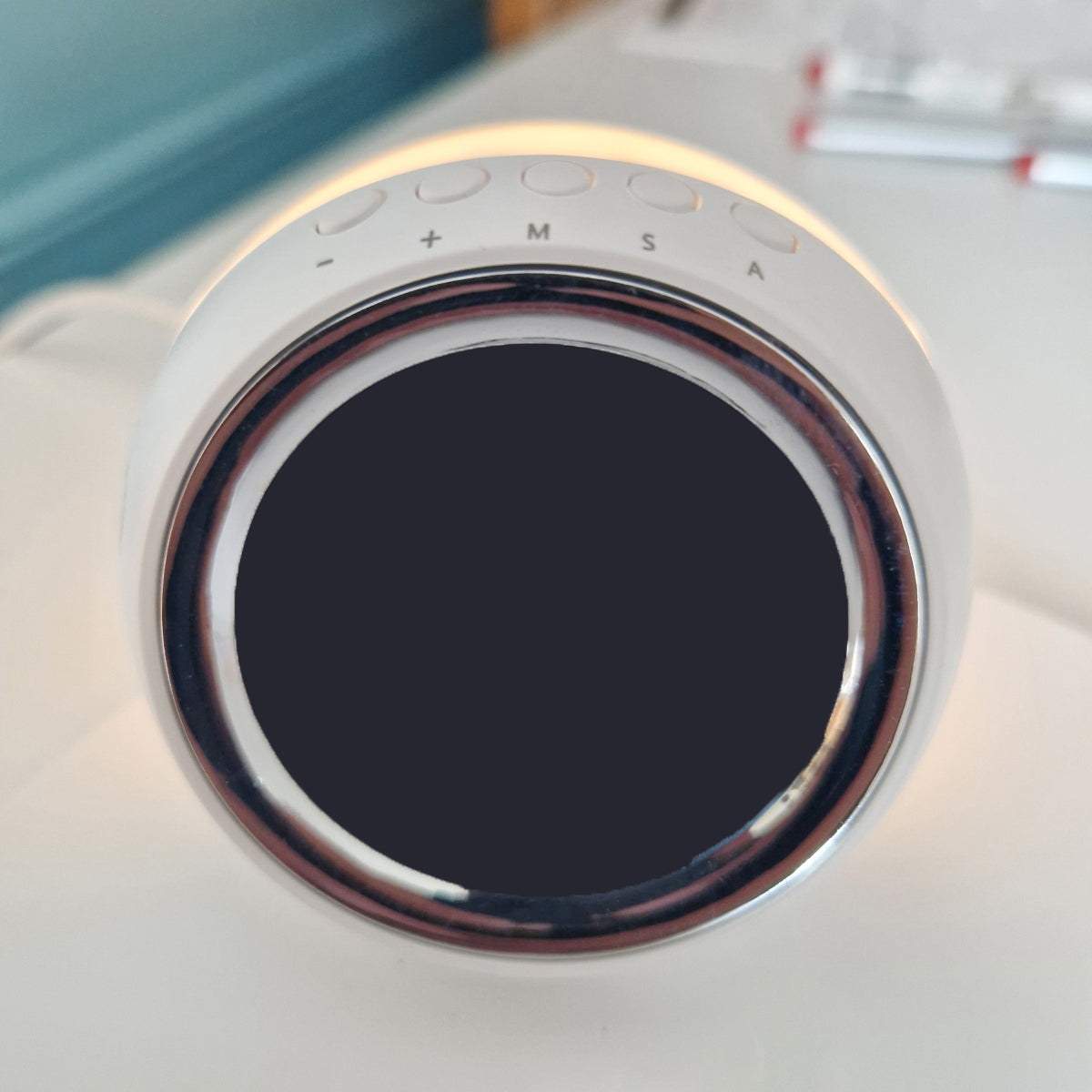 Incarcator wireless cu ceas incorporat si lumina de veghe, Naimeed D6066, Alb, 180x80x180mm