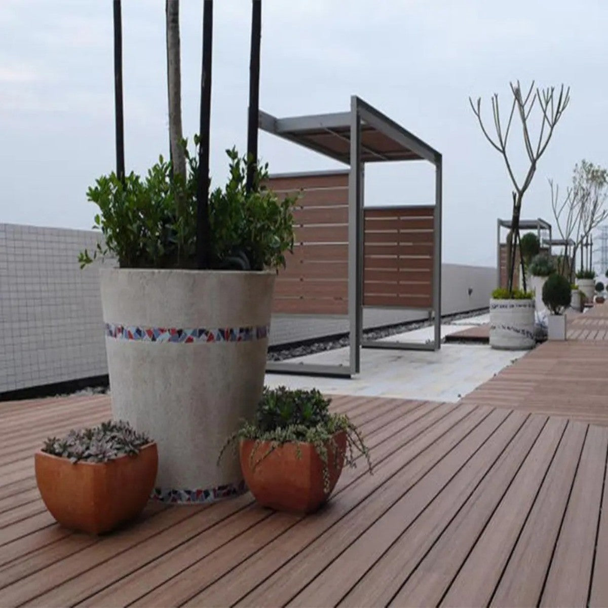 Pardoseala decking terasa din compozit WPC, Naimeed D6483, rezistenta sporita, 290x14x2.5cm, Caramiziu