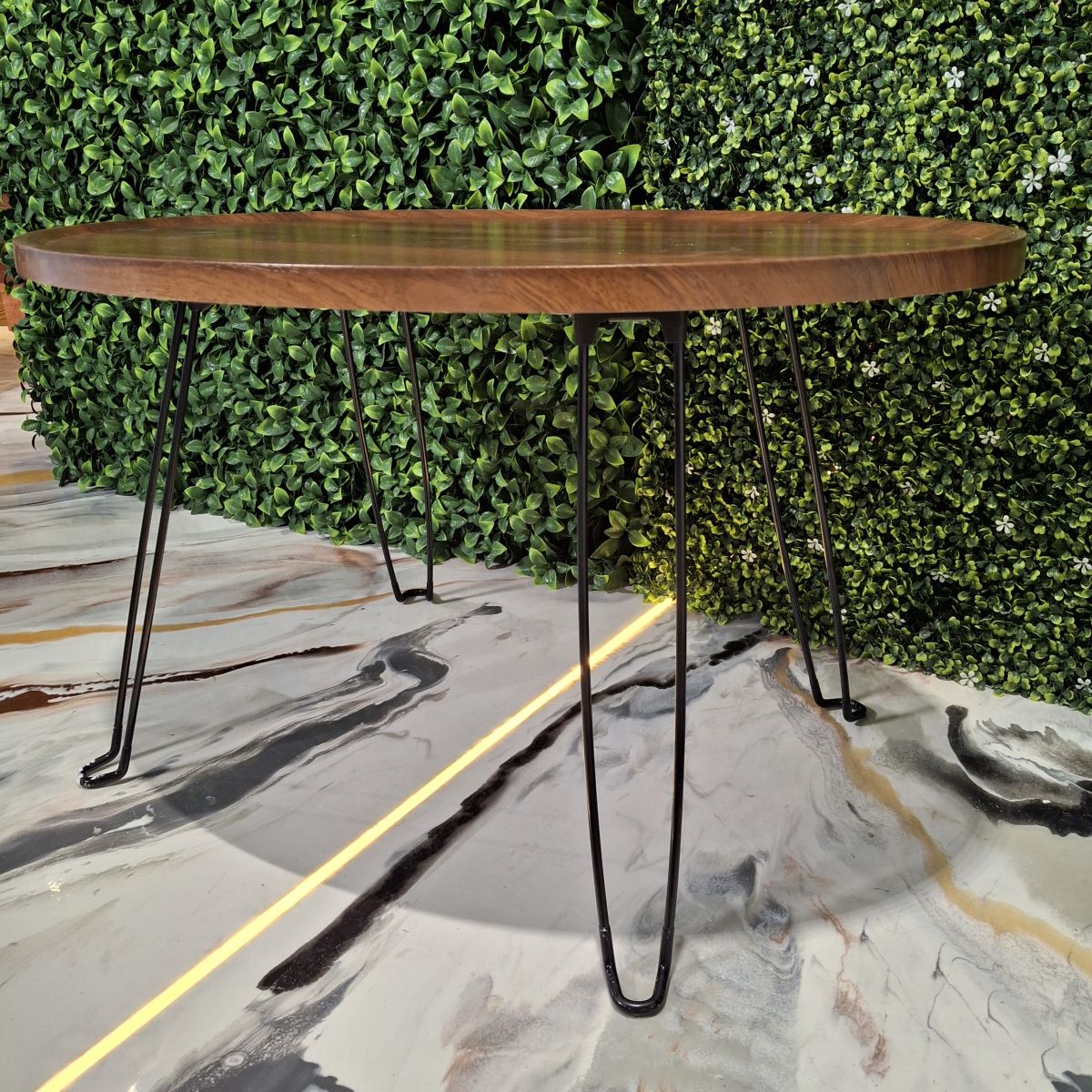 Masuta de Cafea Rotunda, Naimeed D7709, Blat din MDF cu Aspect Lemn si Picioare Metalice, 45x80cm