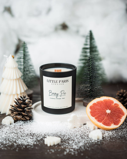 Lumânare parfumată Berry Pie - Merișoare • Portocale • Pere Lumânare parfumată