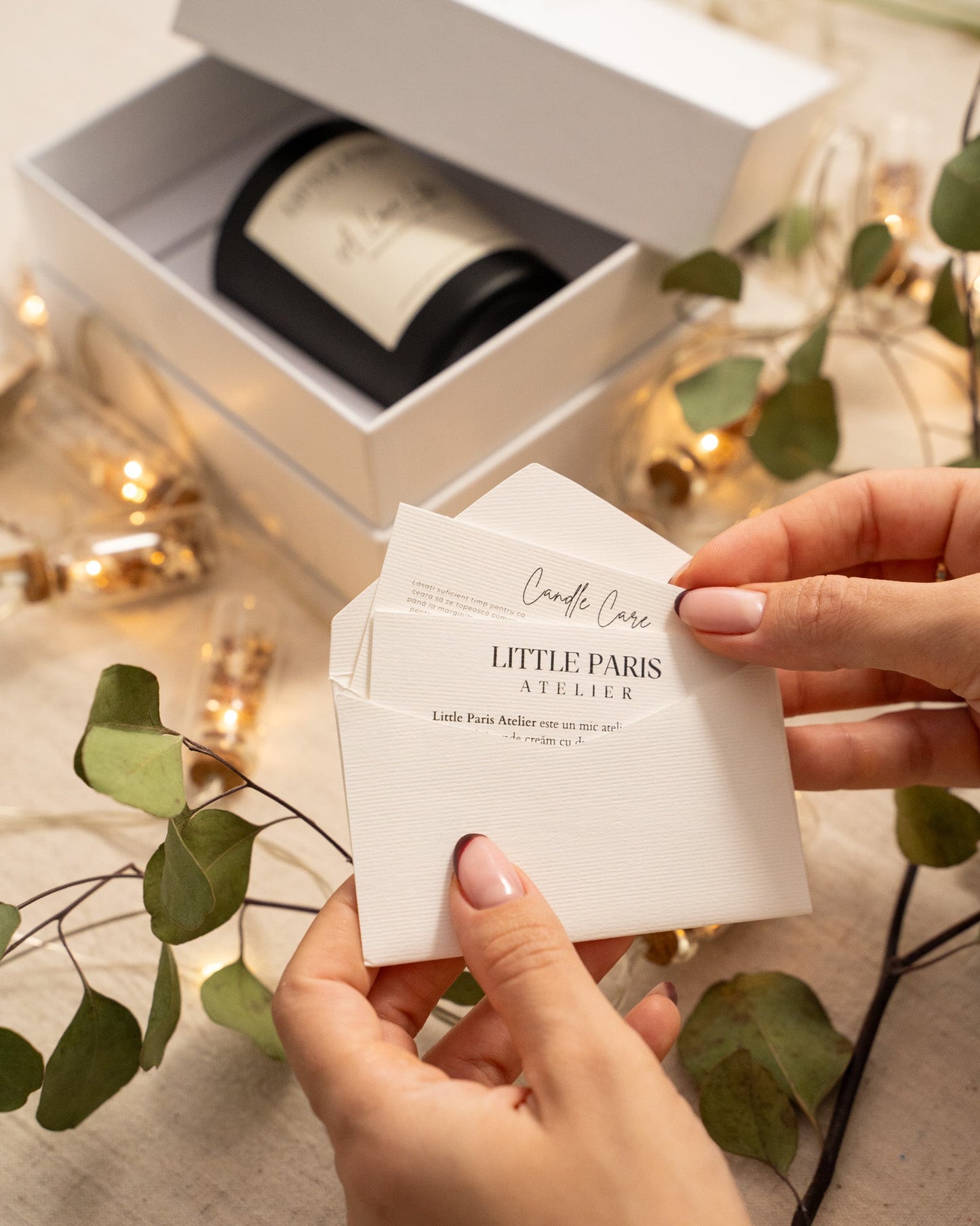 Lumânare parfumată April rain - Vetiver • Pachouli • Lemn de cedar