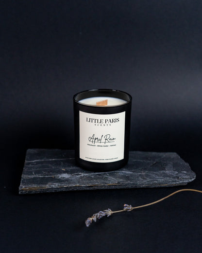 Lumânare parfumată April rain - Vetiver • Pachouli • Lemn de cedar