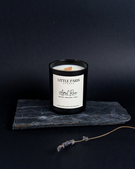 Lumânare parfumată April rain - Vetiver • Pachouli • Lemn de cedar