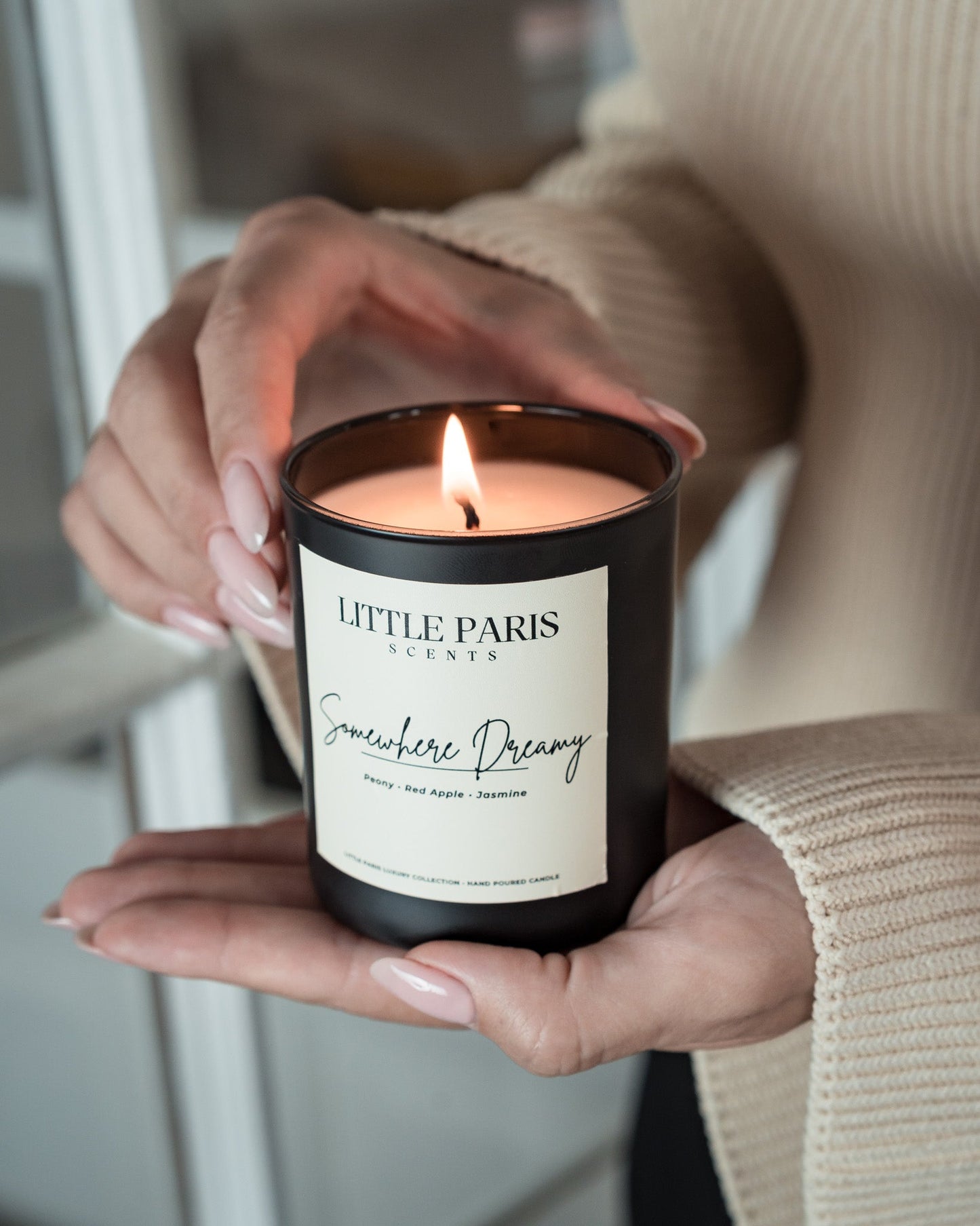 Lumânare parfumată Somewhere Dreamy - Bujor • Oud • Iasomie